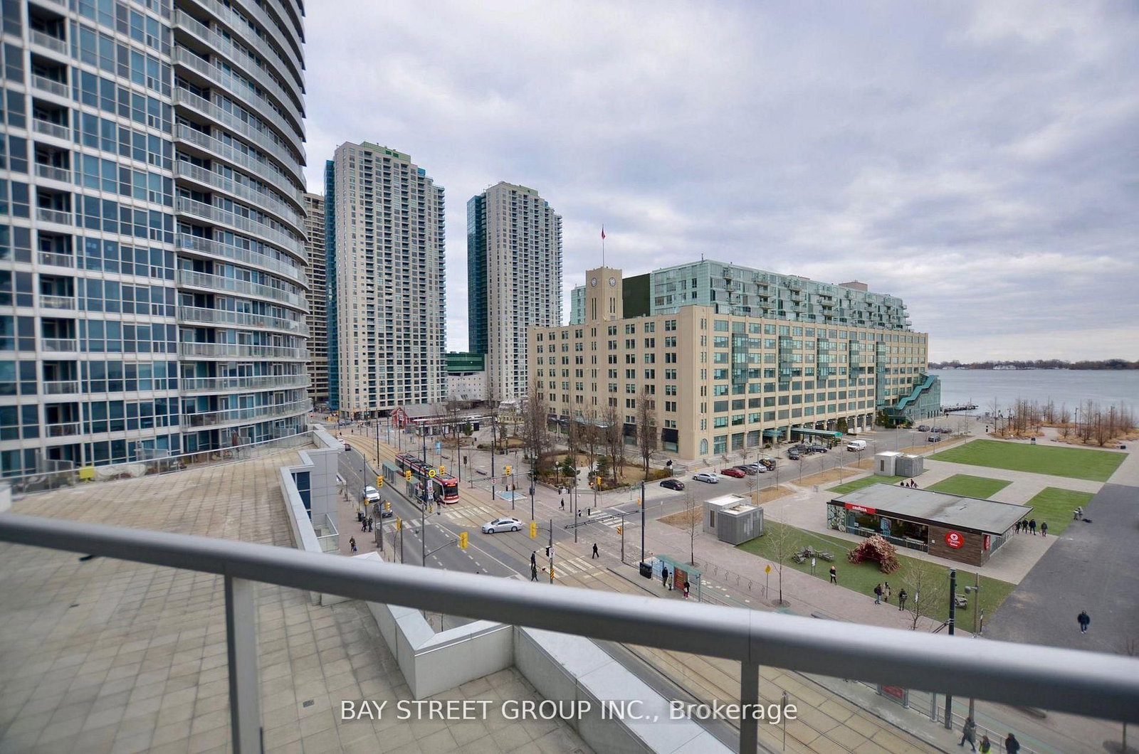 218 Queens Quay W, Unit 604 - Photo 21