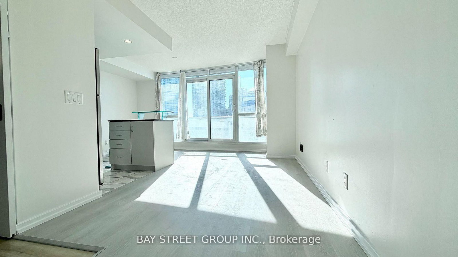 218 Queens Quay W, Unit 604 - Photo 7