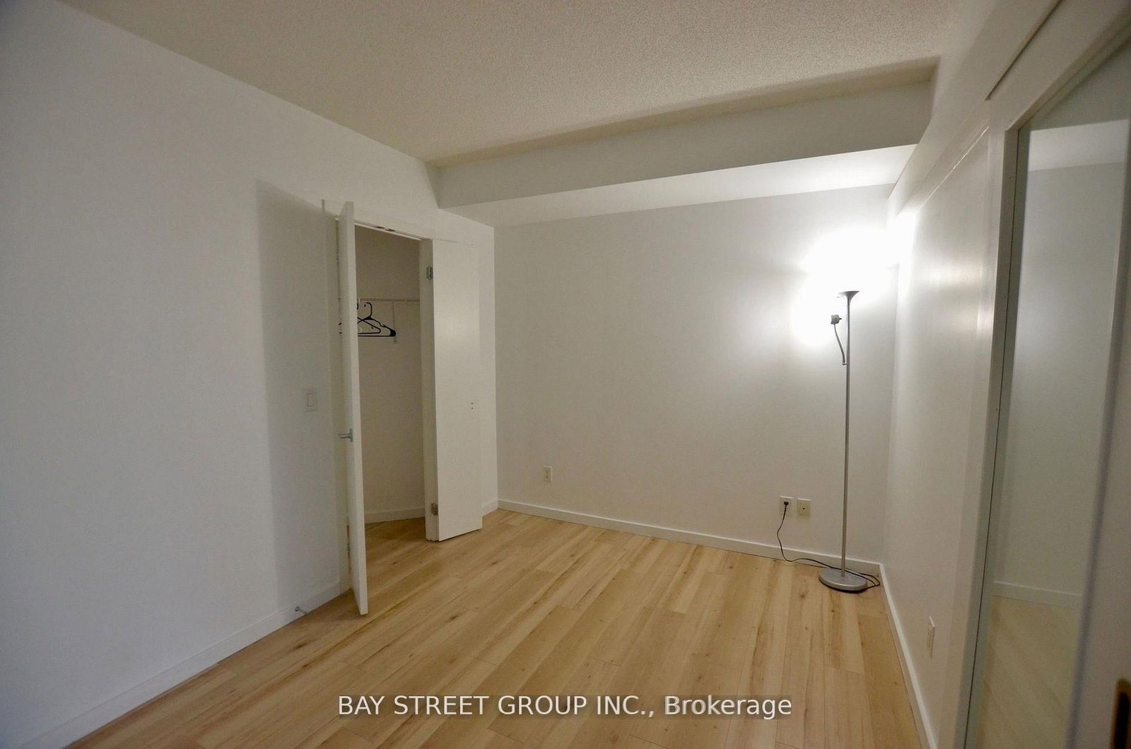 218 Queens Quay W, Unit 604 - Photo 8
