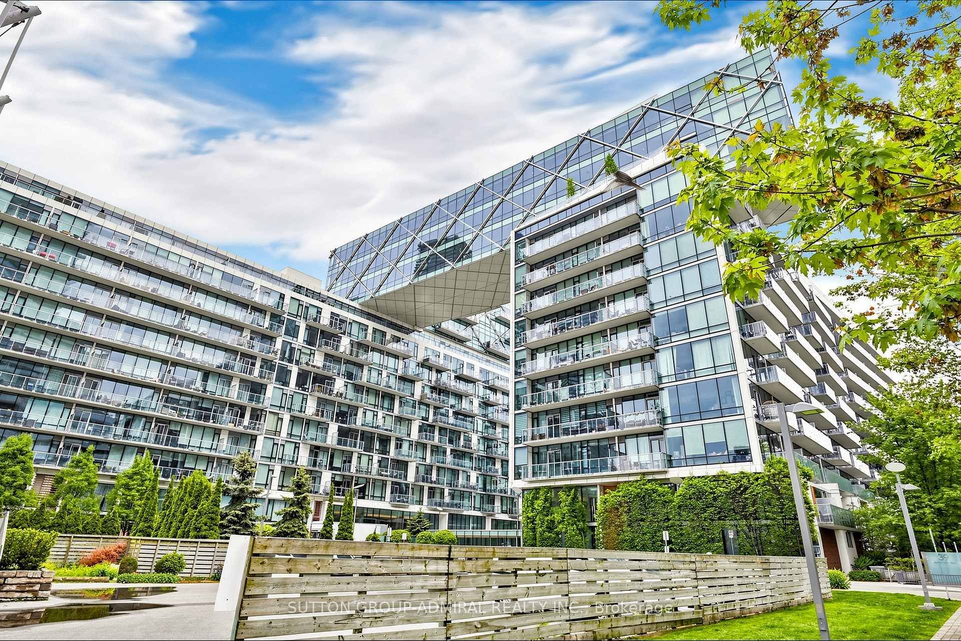 39 Queens Quay E, Unit TH115