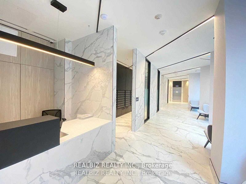 424 - 30 Tretti Way, Toronto, M3H 0E3 | Image 2