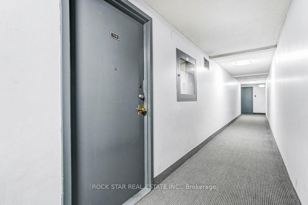 10 Sunny Glenway • #708 • Toronto, ON photo 2