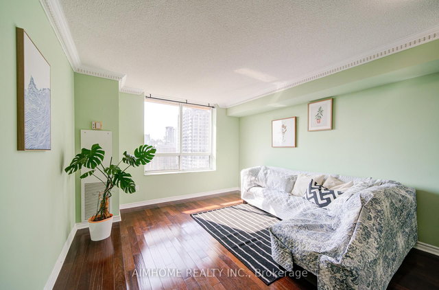 1705 - 18 Sommerset Way