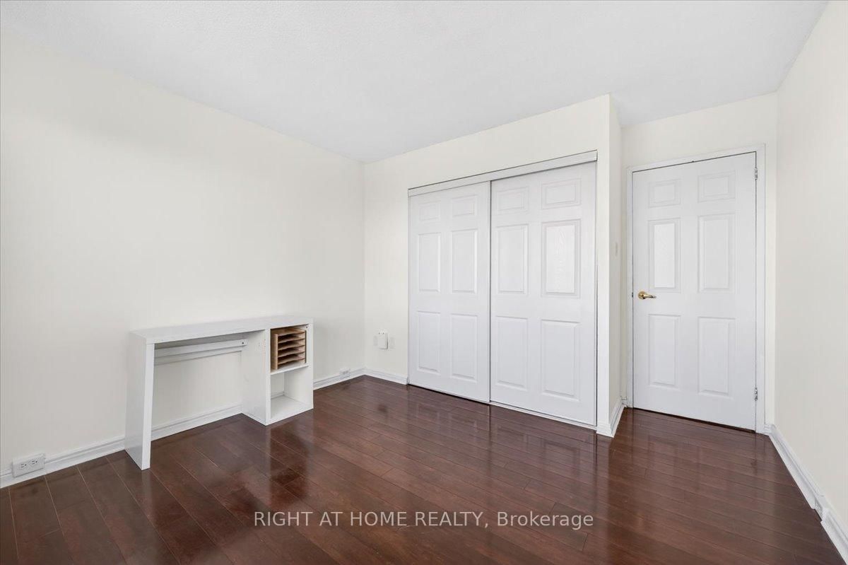 100 Leeward Glenway • #708 • Toronto, ON photo 20