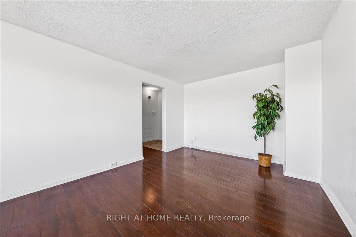 100 Leeward Glenway • #708 • Toronto, ON photo 8