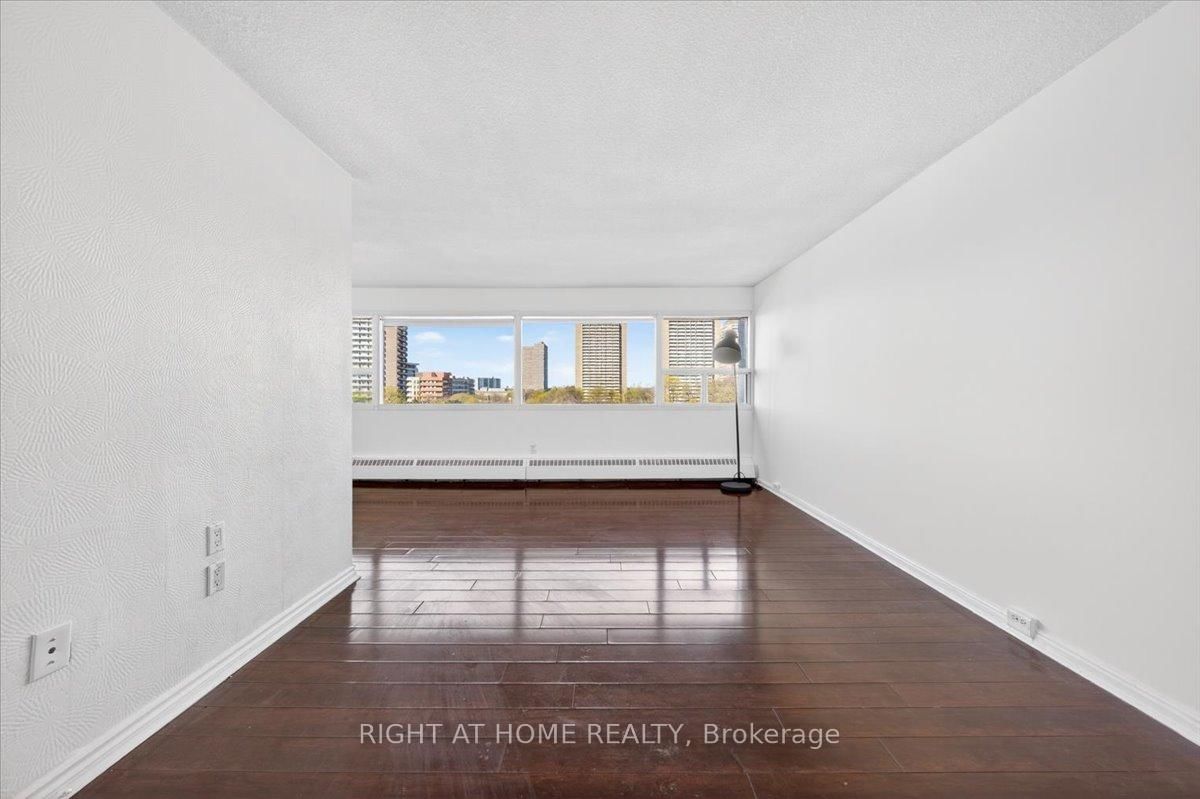 100 Leeward Glenway • #708 • Toronto, ON photo 9