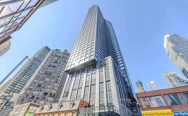 8 Wellesley Street W, Unit 3902