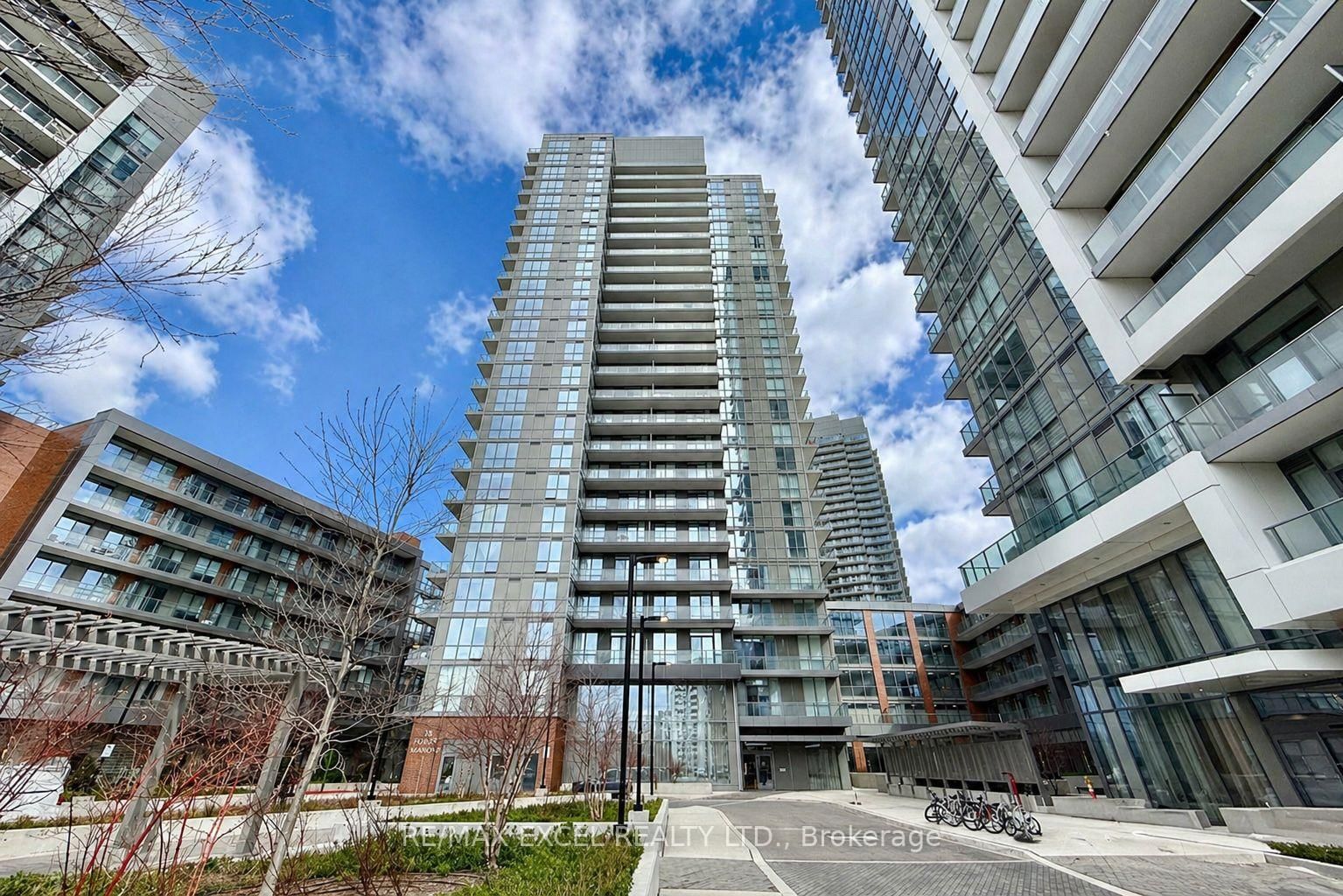 38 Forest Manor Road, Unit 305