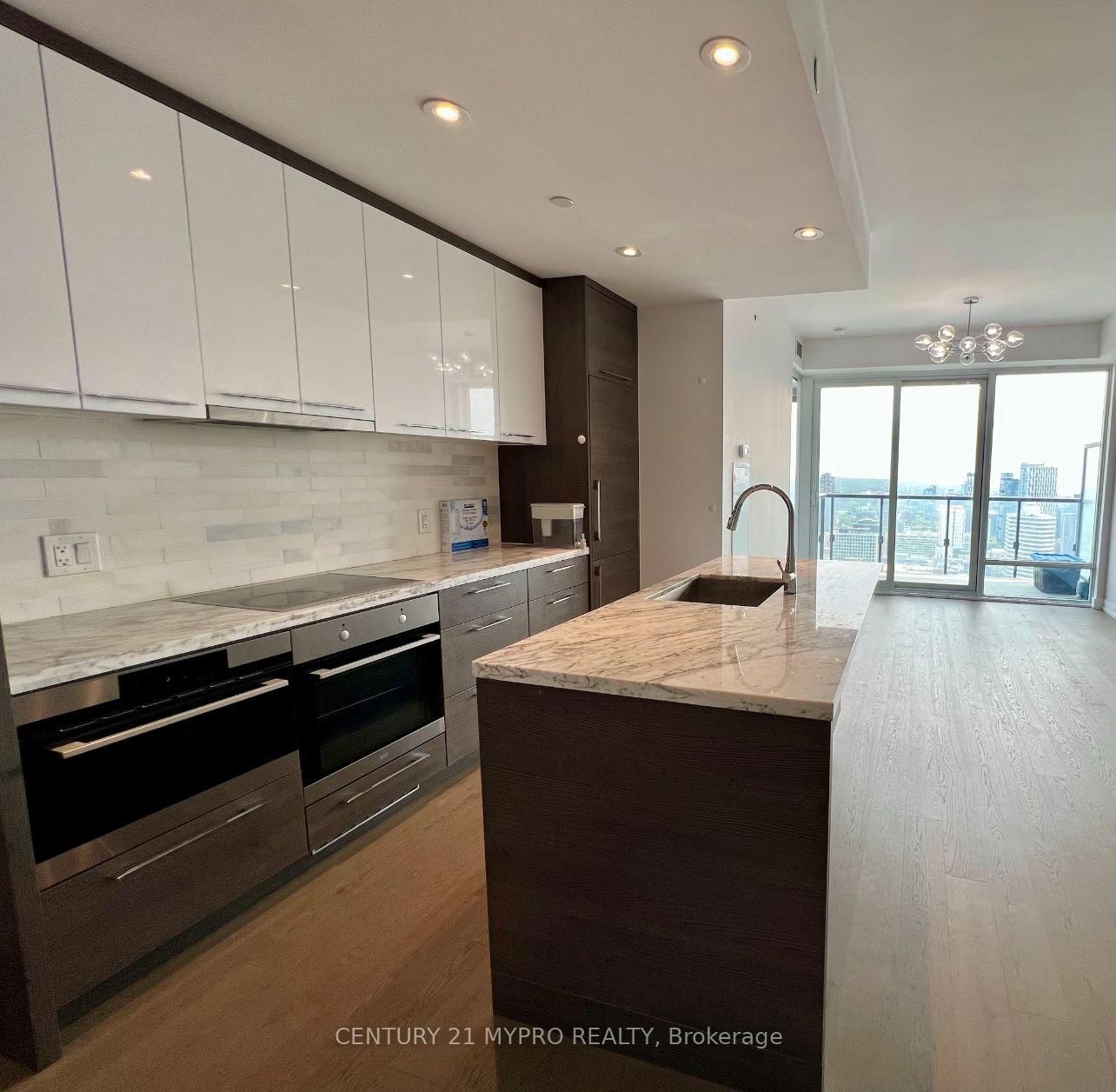 488 University Avenue, Unit 4003 - Photo 7
