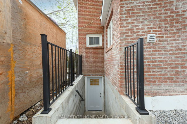 Lower Unit - 114 Old Sheppard Avenue
