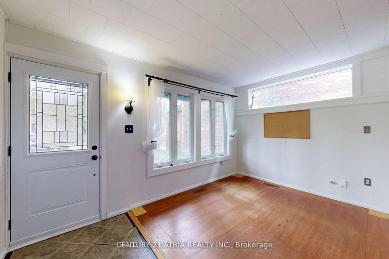 498 Manning Ave, Toronto, M6G 2V7 | Image 3