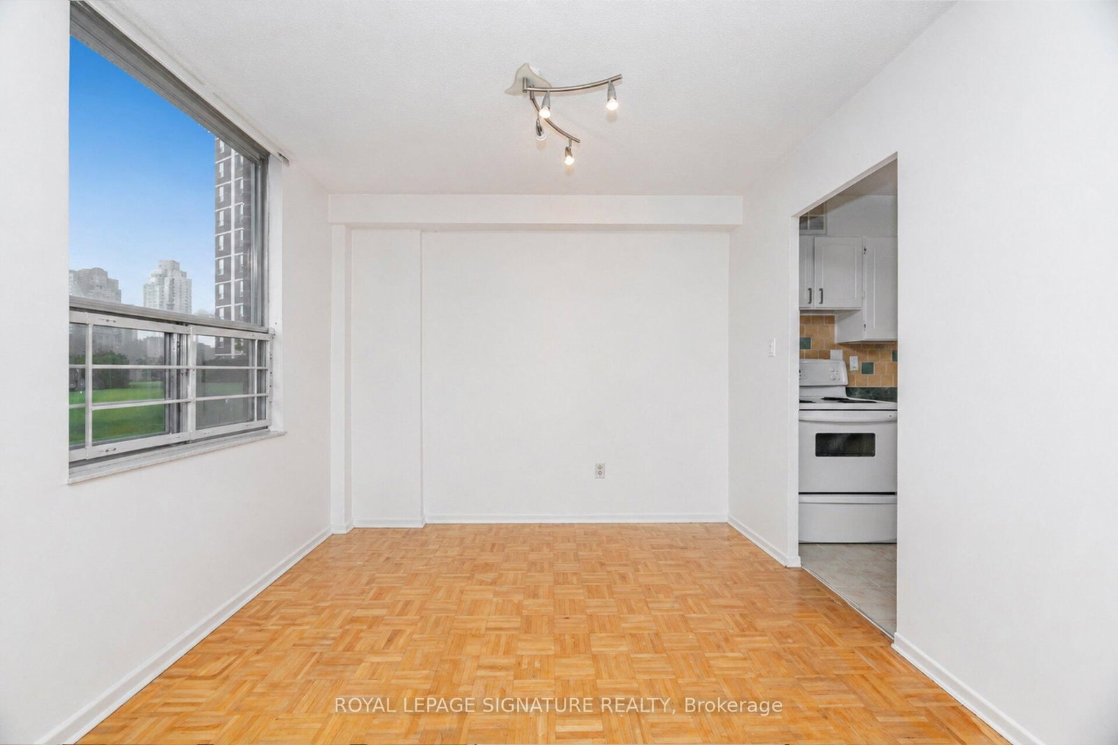 10 Edgecliff Golfway, Unit 303 - Photo 9