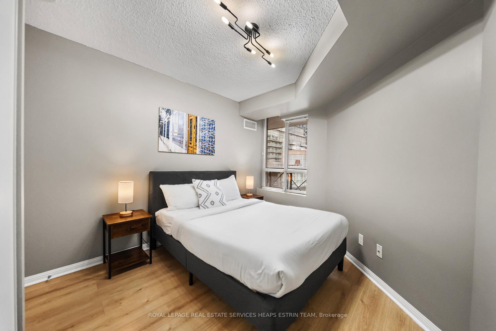 140 Simcoe Street, Unit 702 - Photo 15