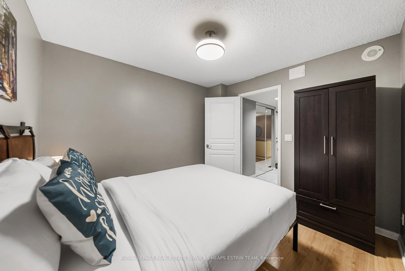 140 Simcoe Street, Unit 702 - Photo 17