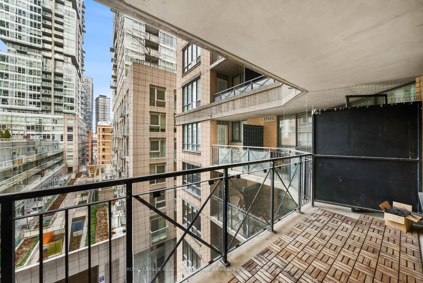 140 Simcoe Street, Unit 702 - Photo 19