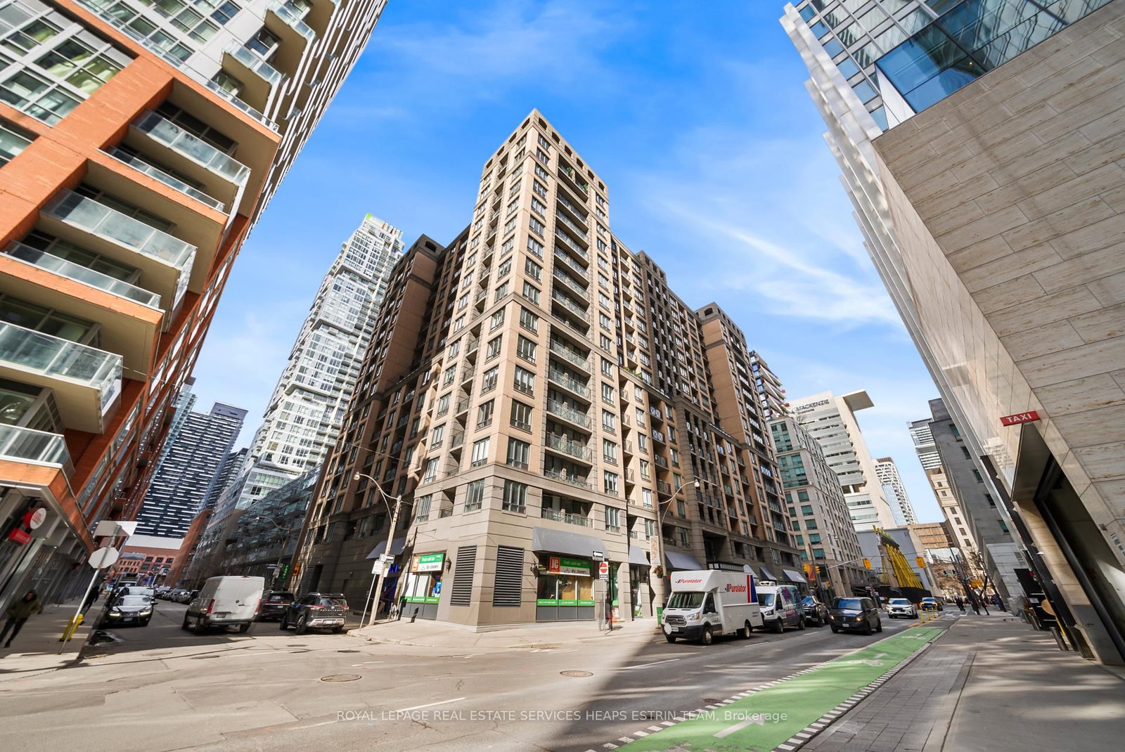 140 Simcoe Street, Unit 702 - Photo 26