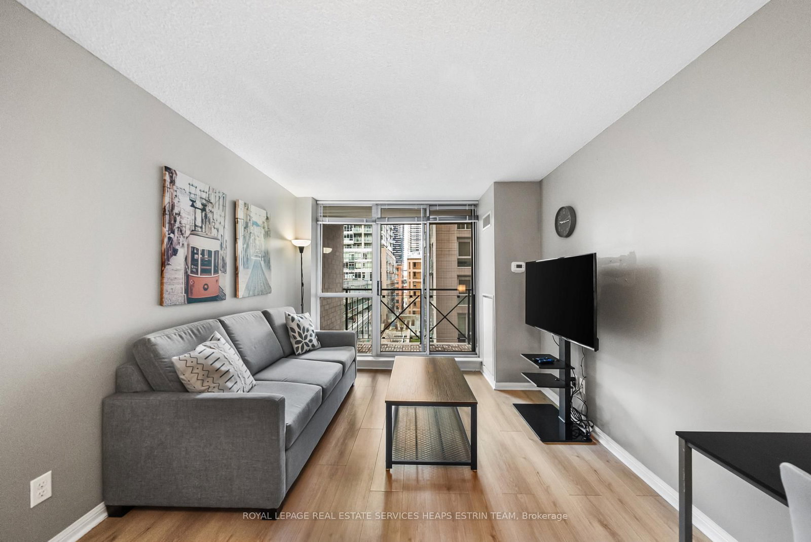 140 Simcoe Street, Unit 702 - Photo 3