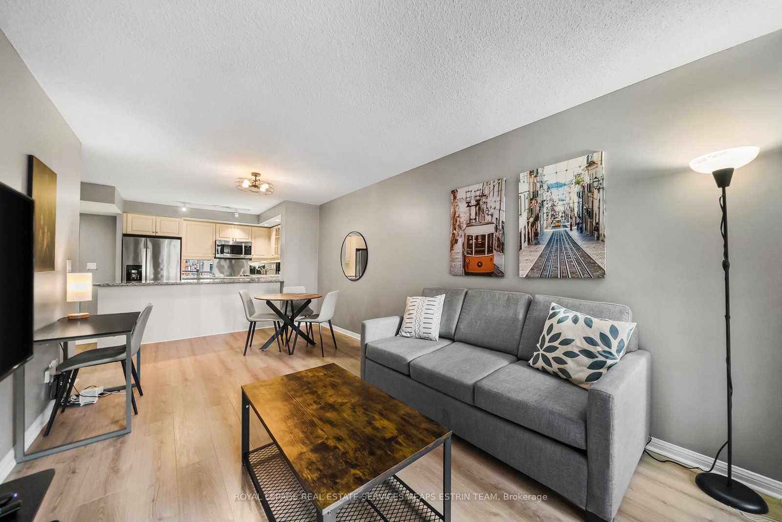 140 Simcoe Street, Unit 702 - Photo 4