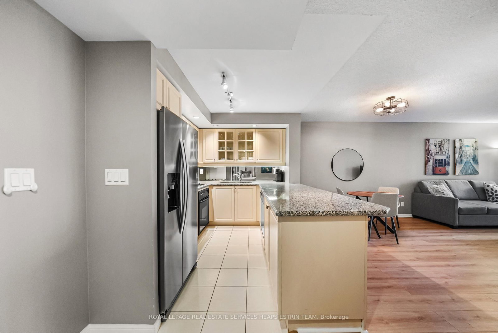 140 Simcoe Street, Unit 702 - Photo 9