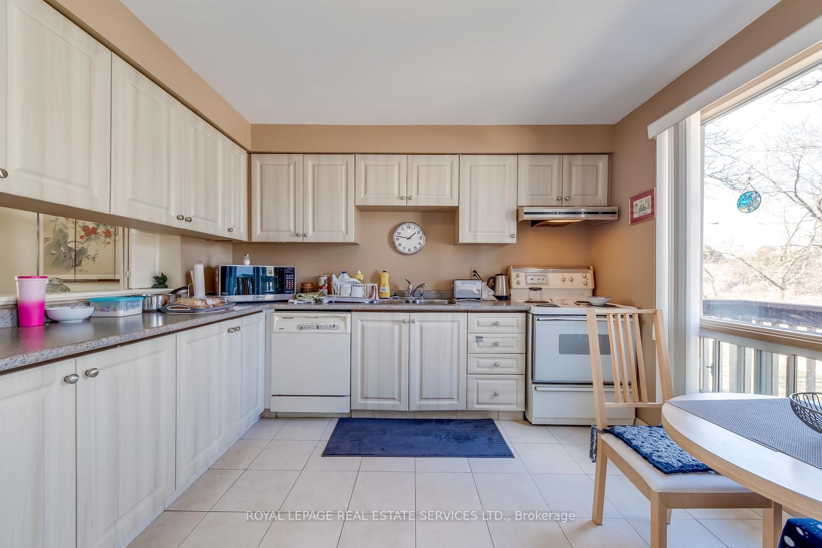 4 English Ivyway • Toronto, ON photo 12