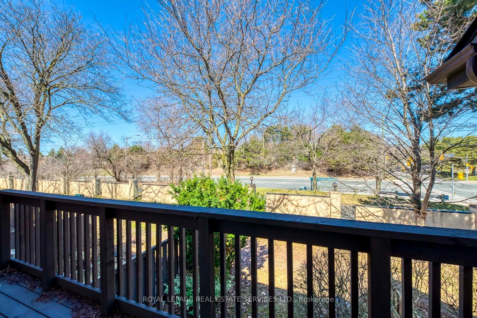 4 English Ivyway • Toronto, ON photo 15