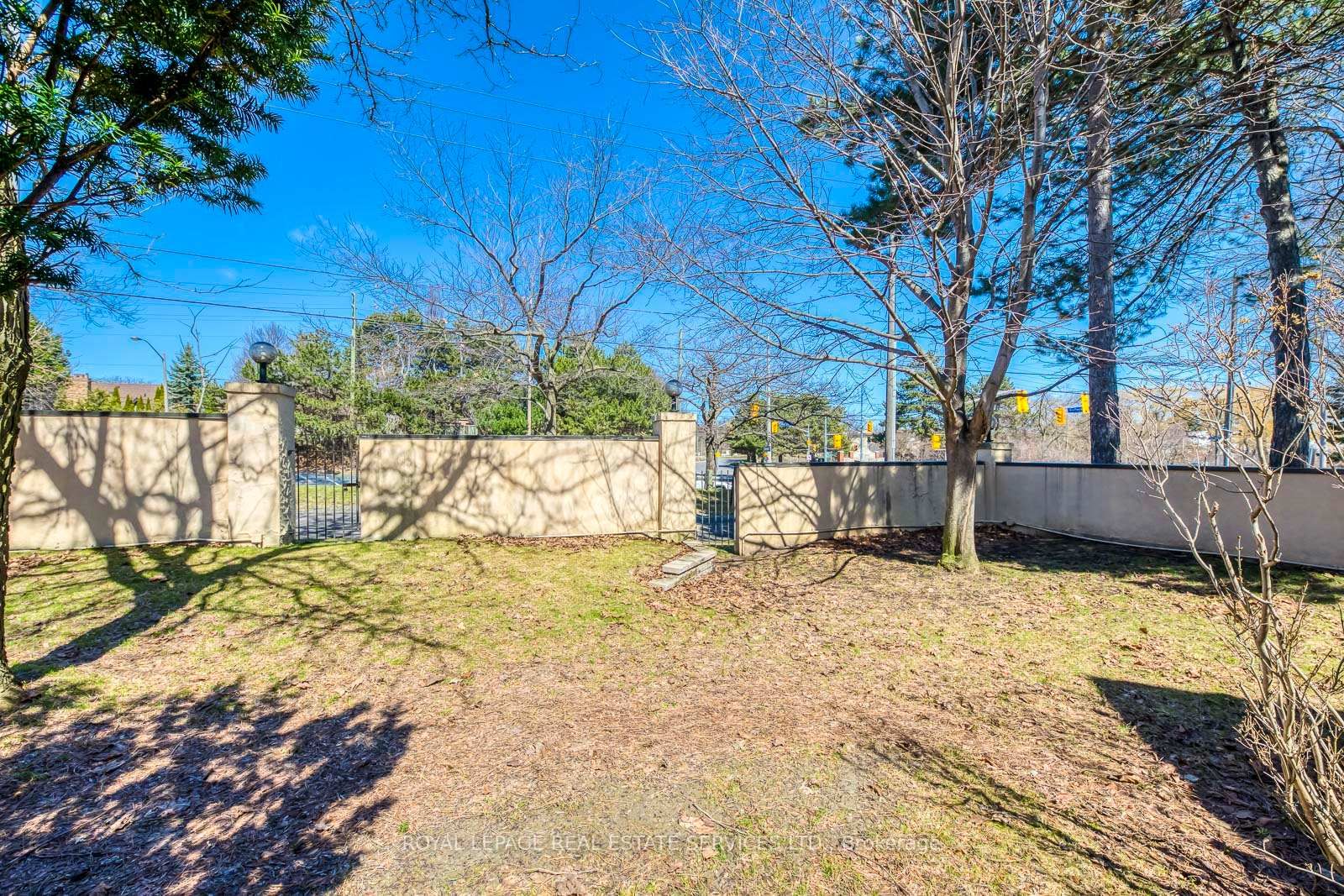 4 English Ivyway • Toronto, ON photo 31