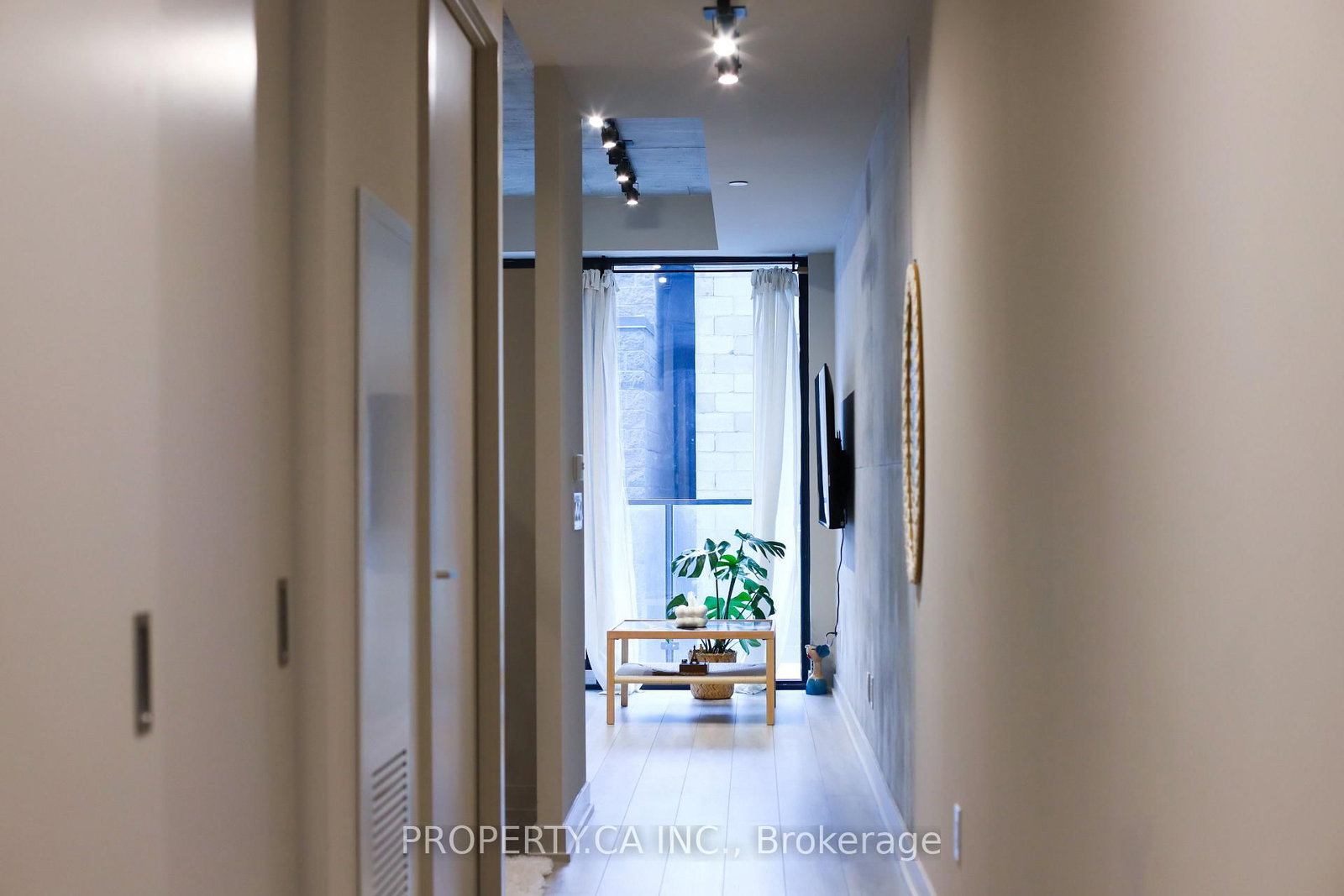 458 Richmond Street W, Unit 408 - Photo 2