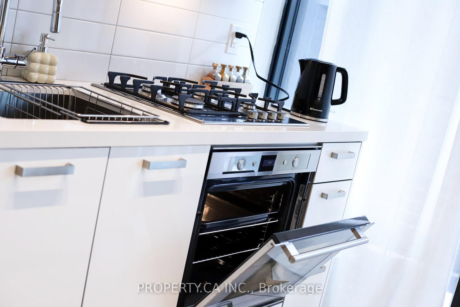 458 Richmond Street W, Unit 408 - Photo 6