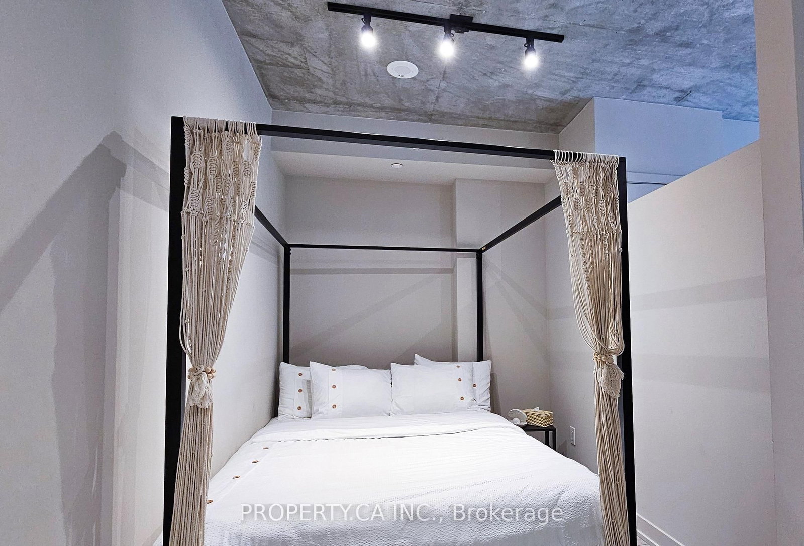 458 Richmond Street W, Unit 408 - Photo 9