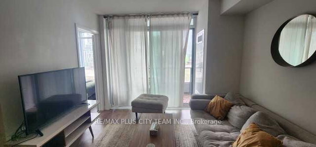 305E - 576 Front Street W