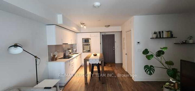 305E - 576 Front Street W