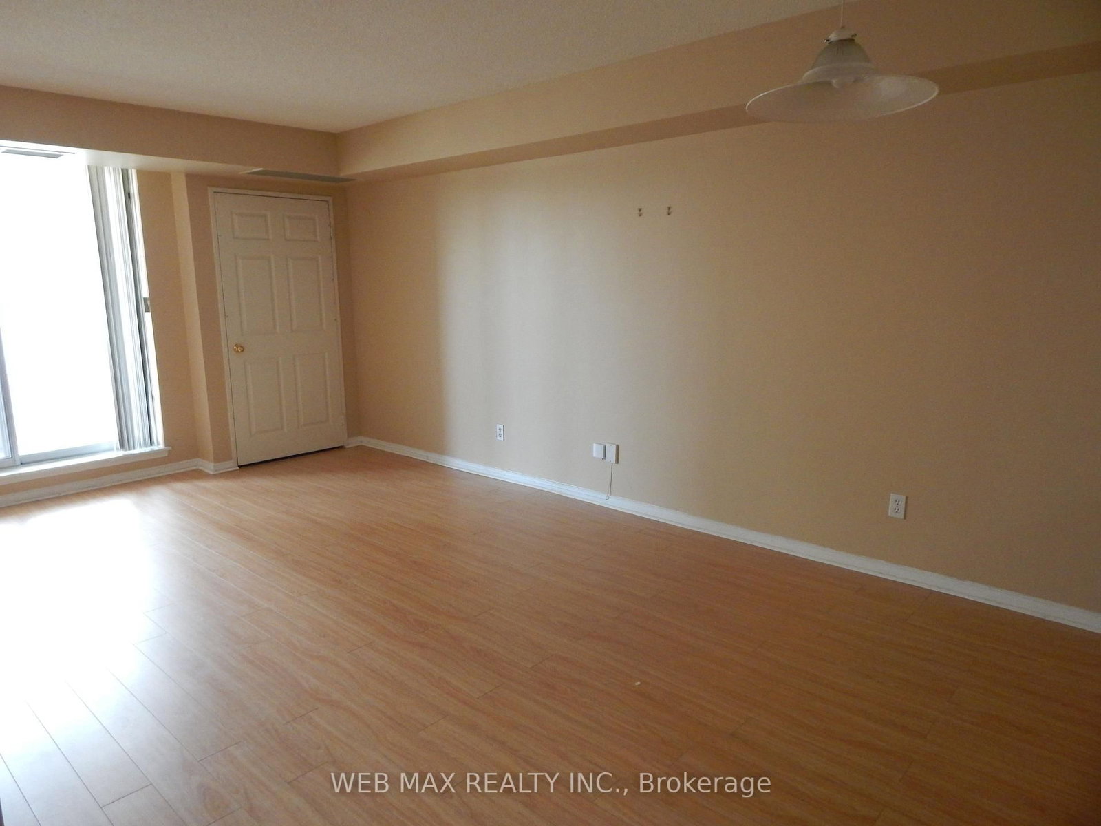 18 Hillcrest Avenue, Unit 206 - Photo 2
