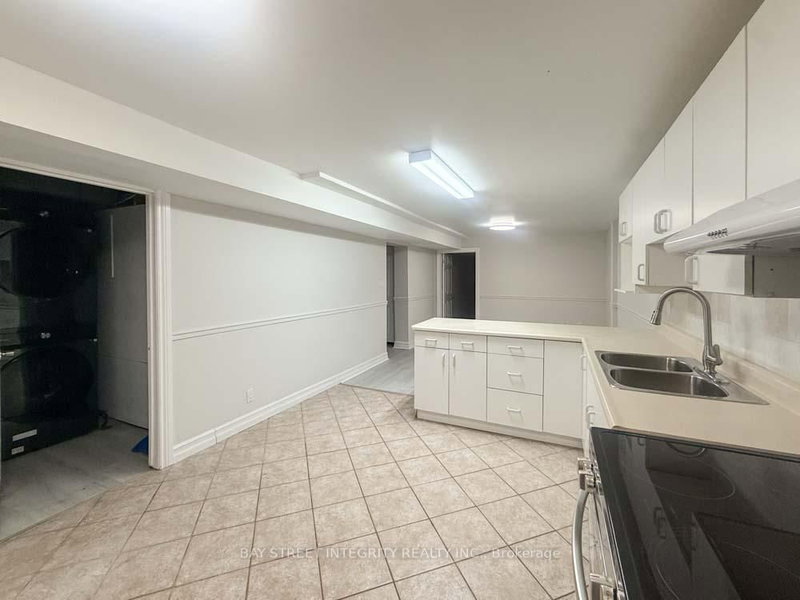 Lower - 130 Kingslake Rd, Toronto, M2J 3G1 | Image 2