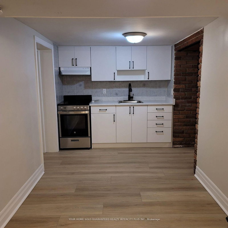 Lower - 11 Rusholme Dr, Toronto, M6J 3K1 | Image 2