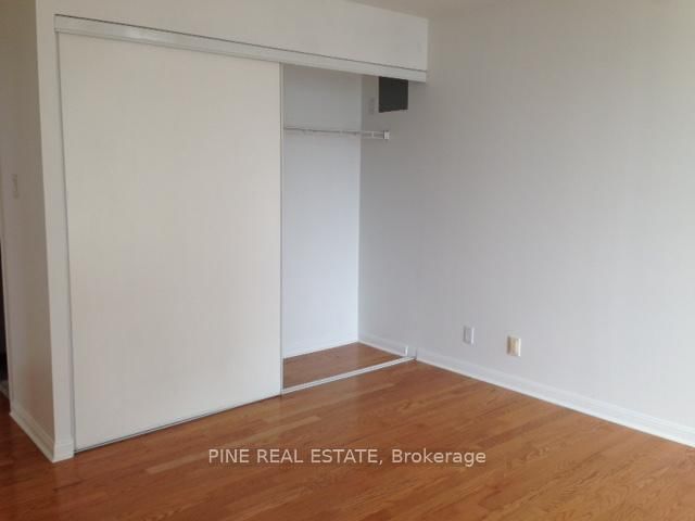 228 Queens Quay W, Unit 2703 - Photo 14