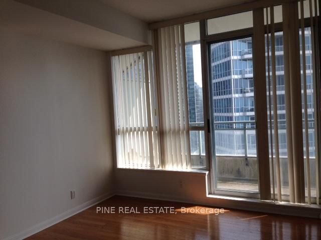 228 Queens Quay W, Unit 2703 - Photo 15