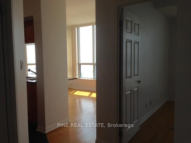 228 Queens Quay W, Unit 2703 - Photo 4