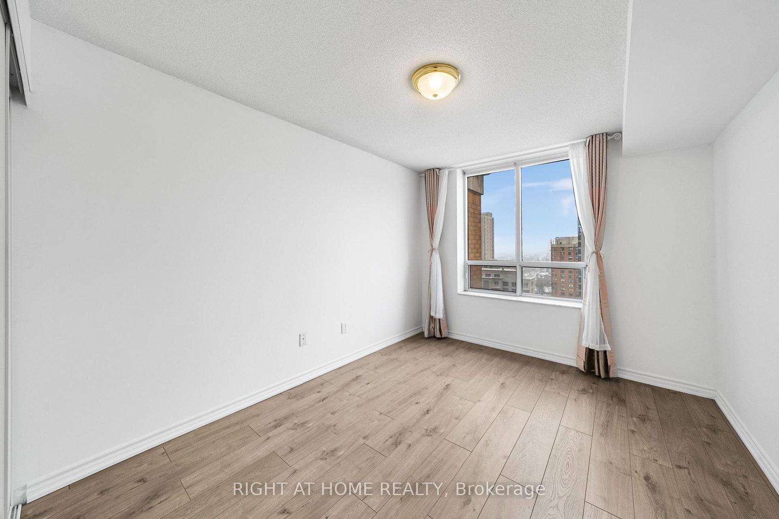 18 Sommerset Way, Unit 1707 - Photo 14