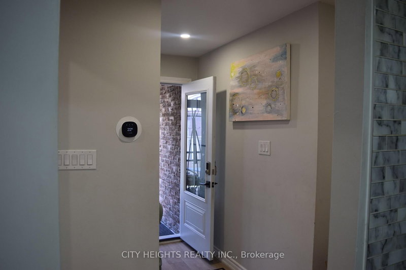 28 Crest Fern Way, Toronto, M2J 4M2 | Image 3