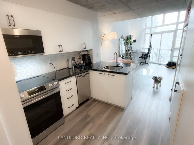 803 - 255 Richmond Street E
