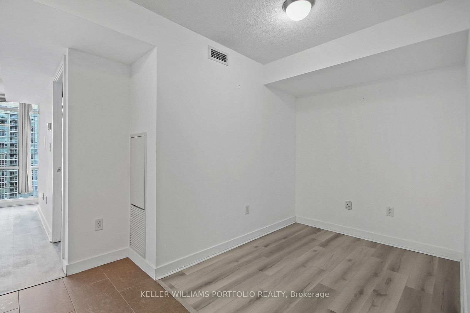 15 Fort York Boulevard, Unit 3907 - Photo 14