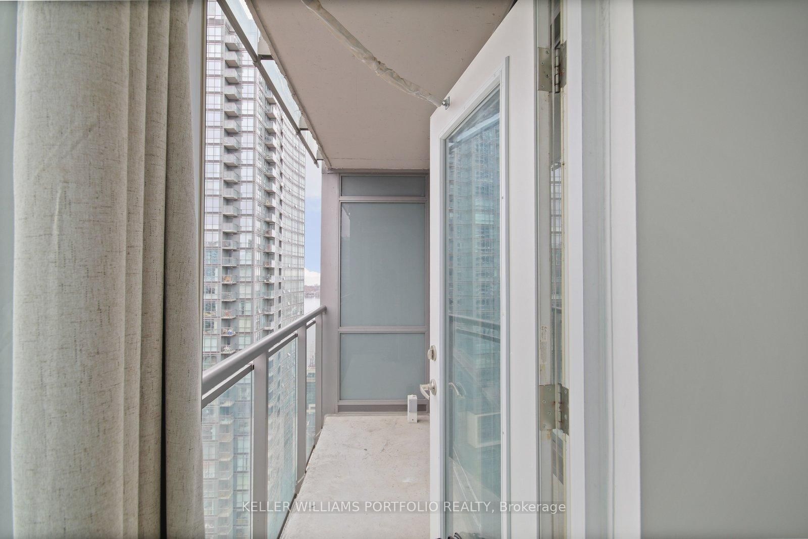15 Fort York Boulevard, Unit 3907 - Photo 23