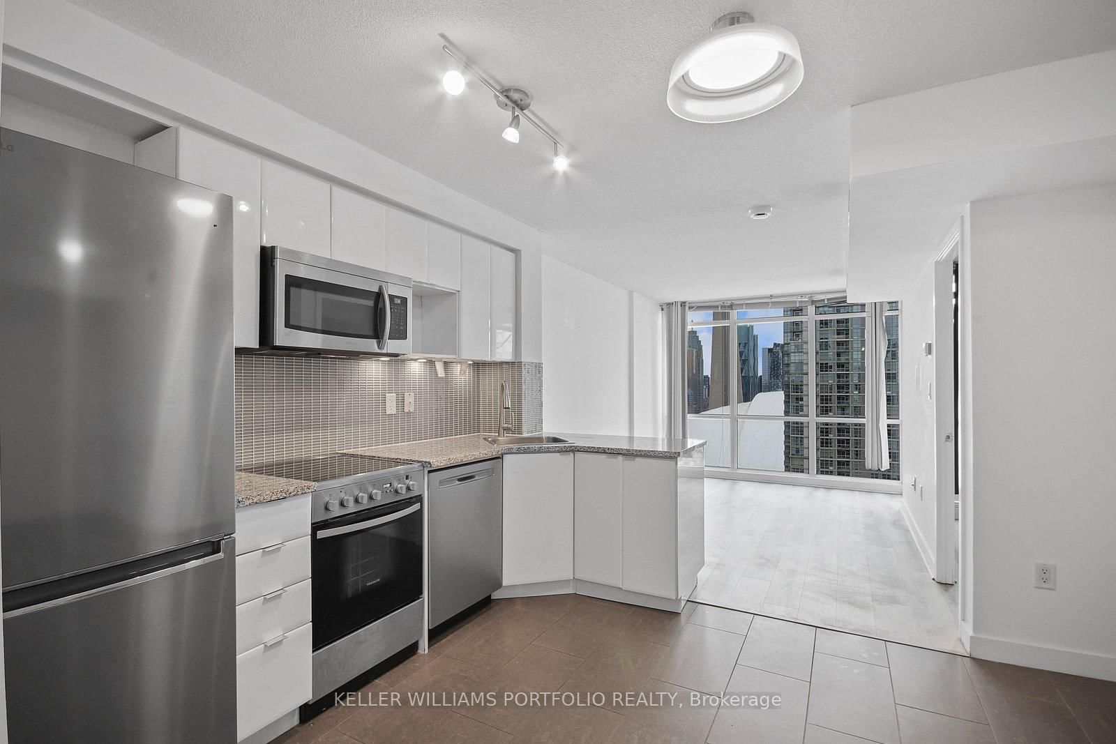 15 Fort York Boulevard, Unit 3907 - Photo 4