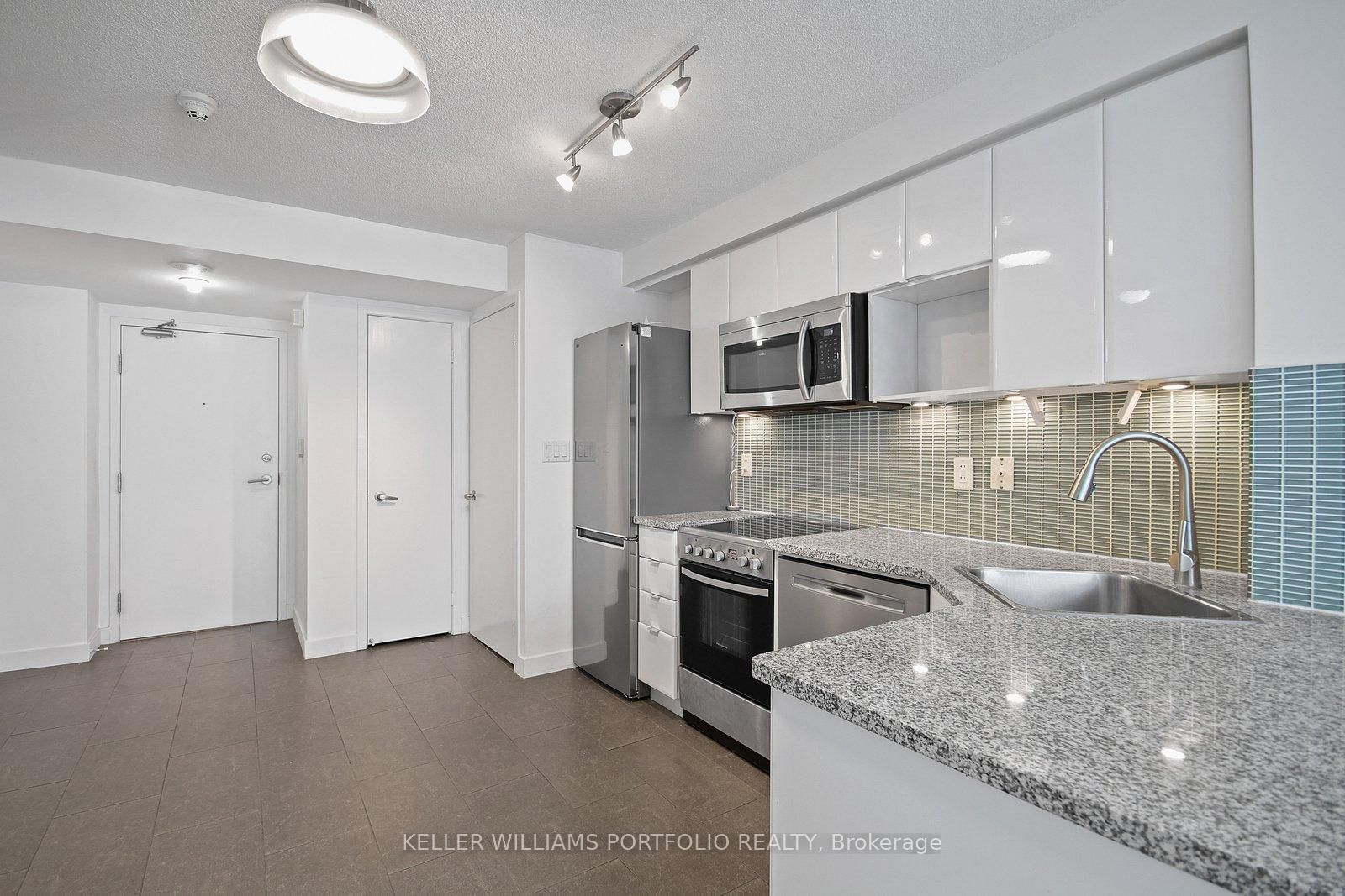 15 Fort York Boulevard, Unit 3907 - Photo 6