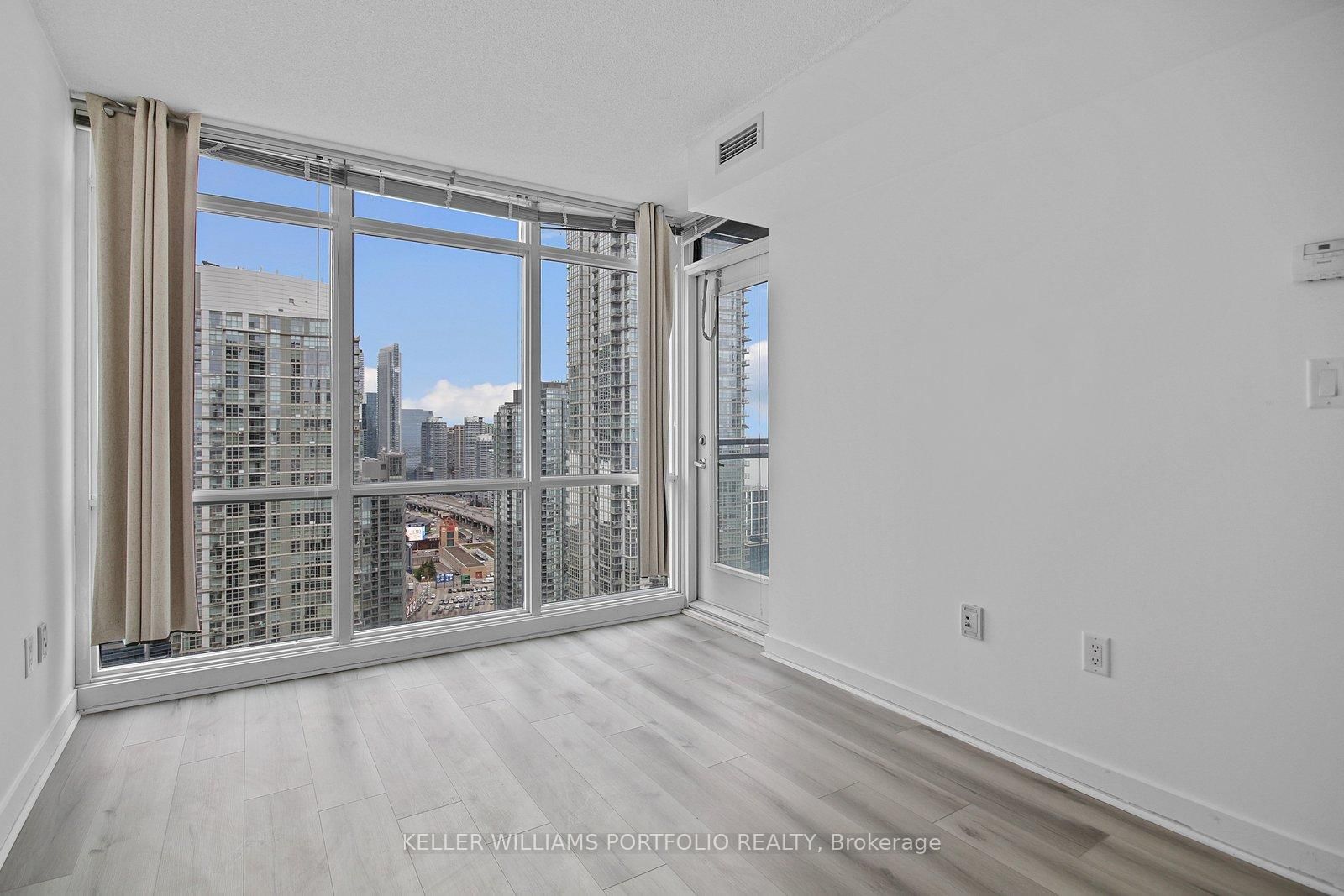 15 Fort York Boulevard, Unit 3907 - Photo 9