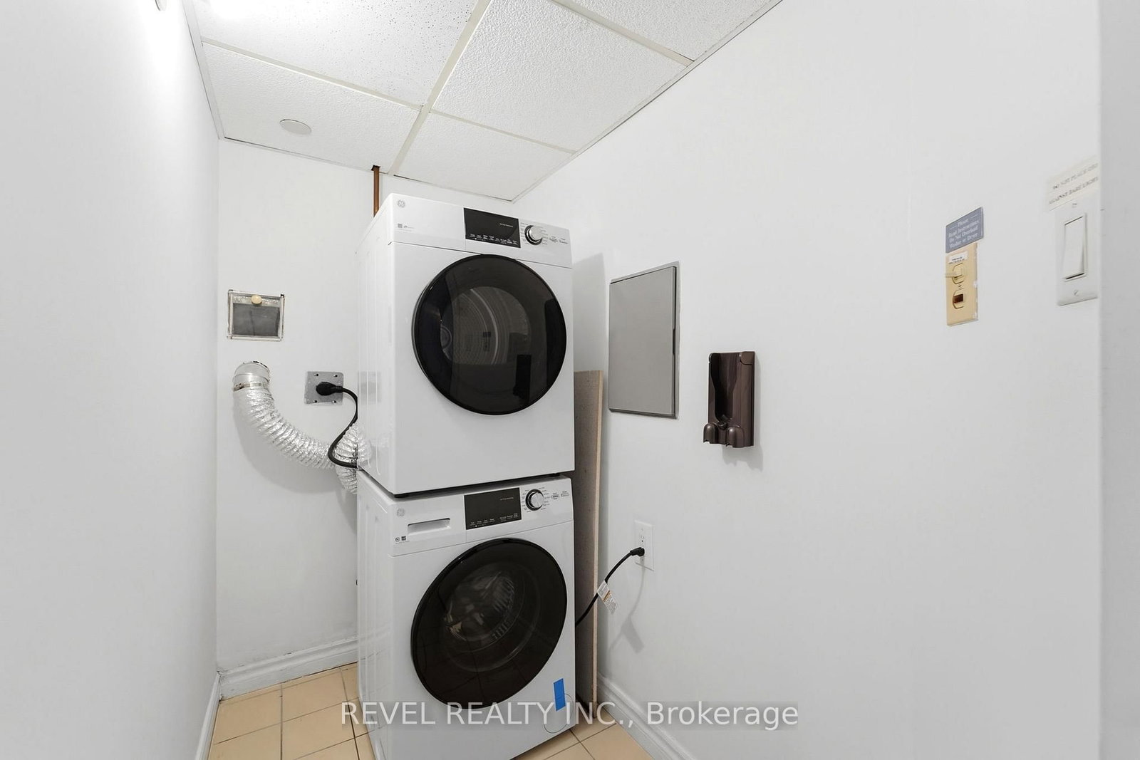 38 Elm Street, Unit 915 - Photo 18