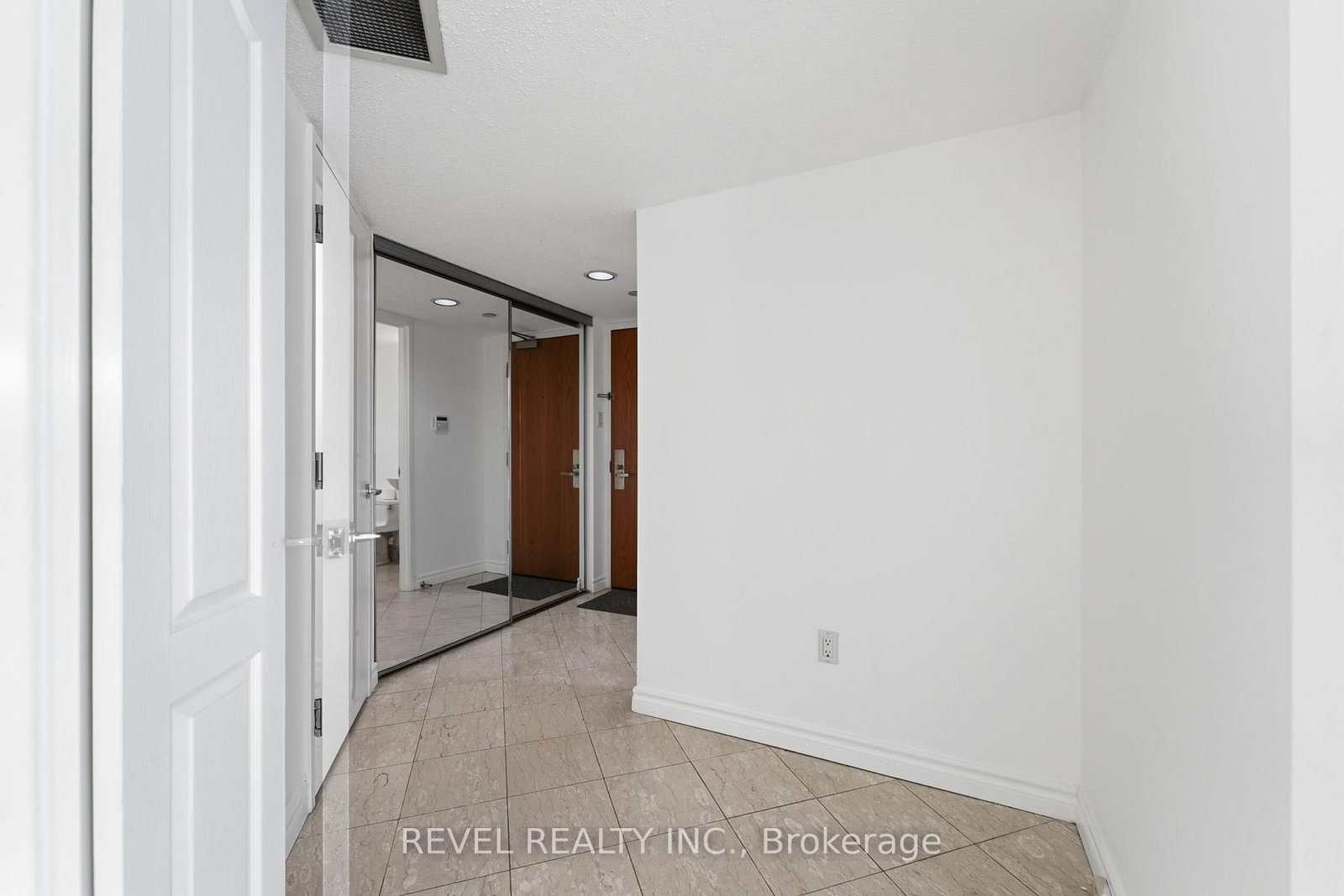 38 Elm Street, Unit 915 - Photo 2