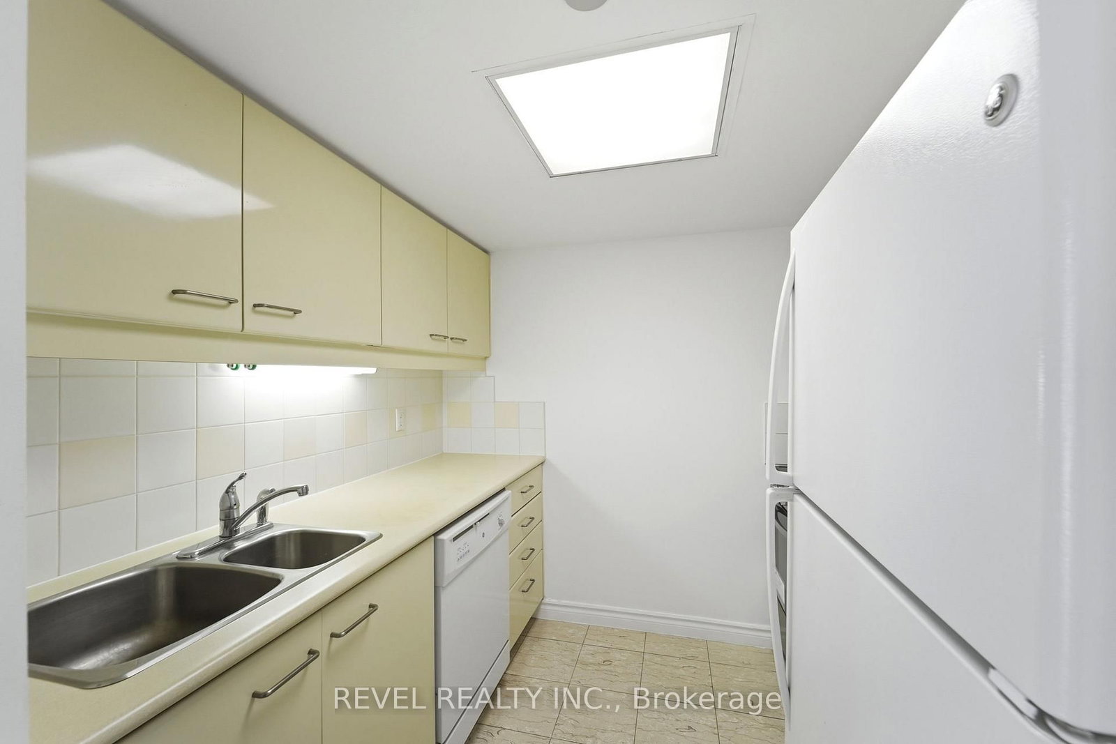 38 Elm Street, Unit 915 - Photo 8