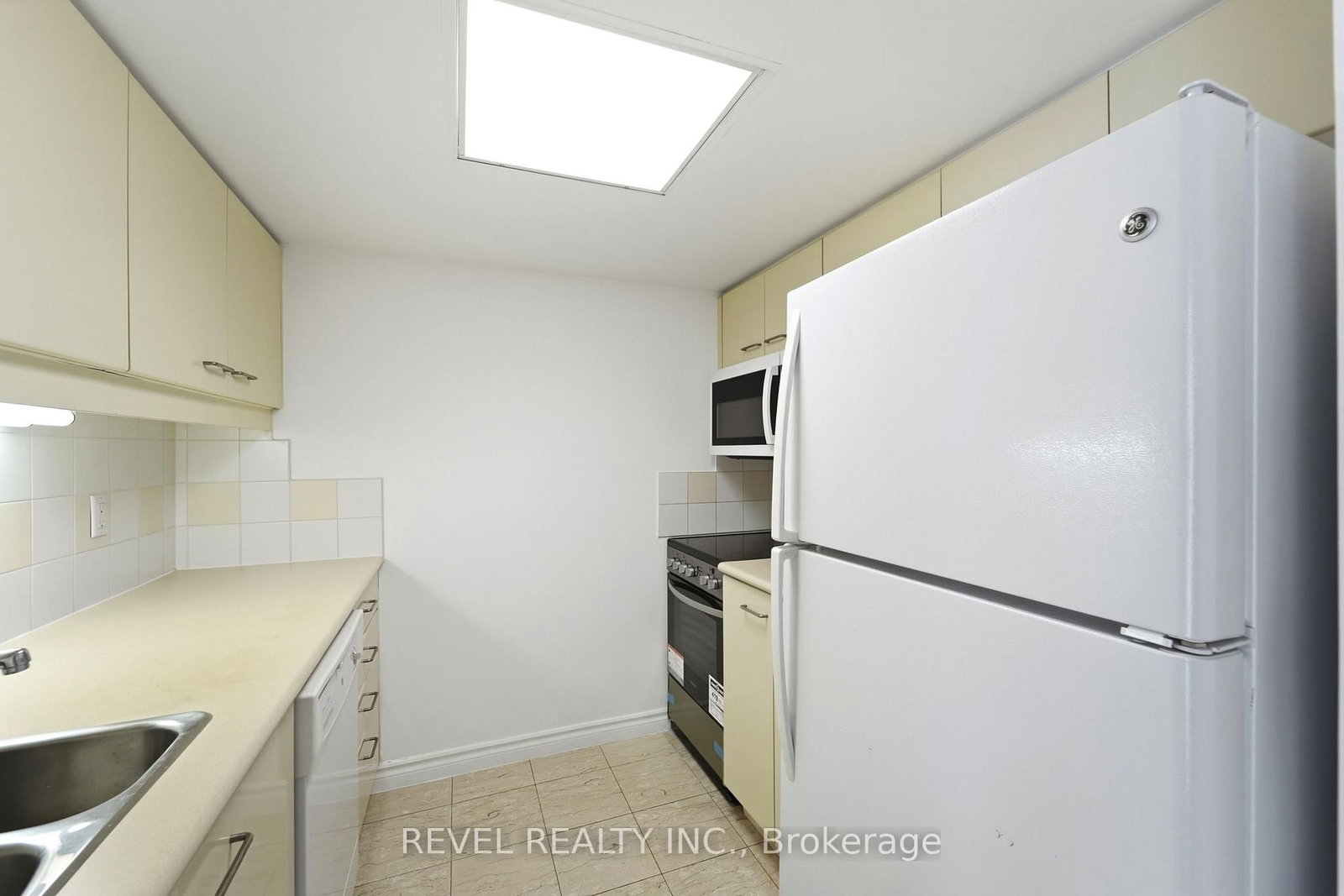 38 Elm Street, Unit 915 - Photo 9