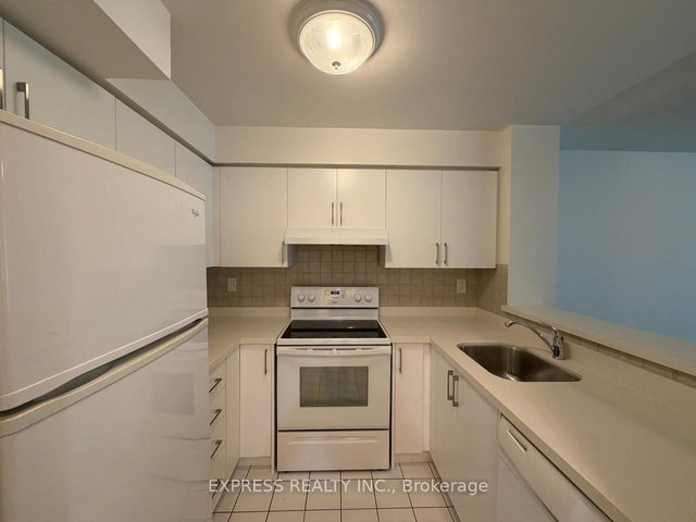 320 - 942 Yonge Street